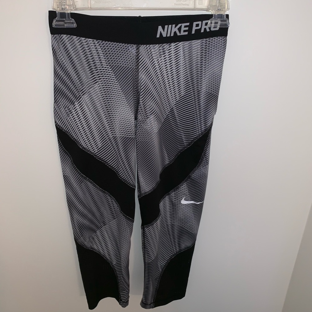Nike pro crop leggings
